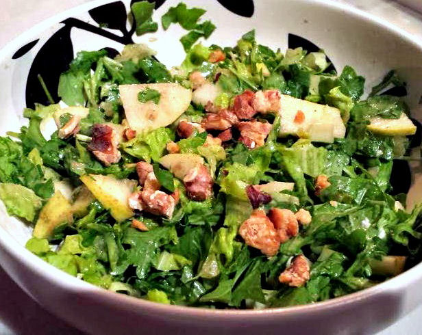Arugula and pear salad