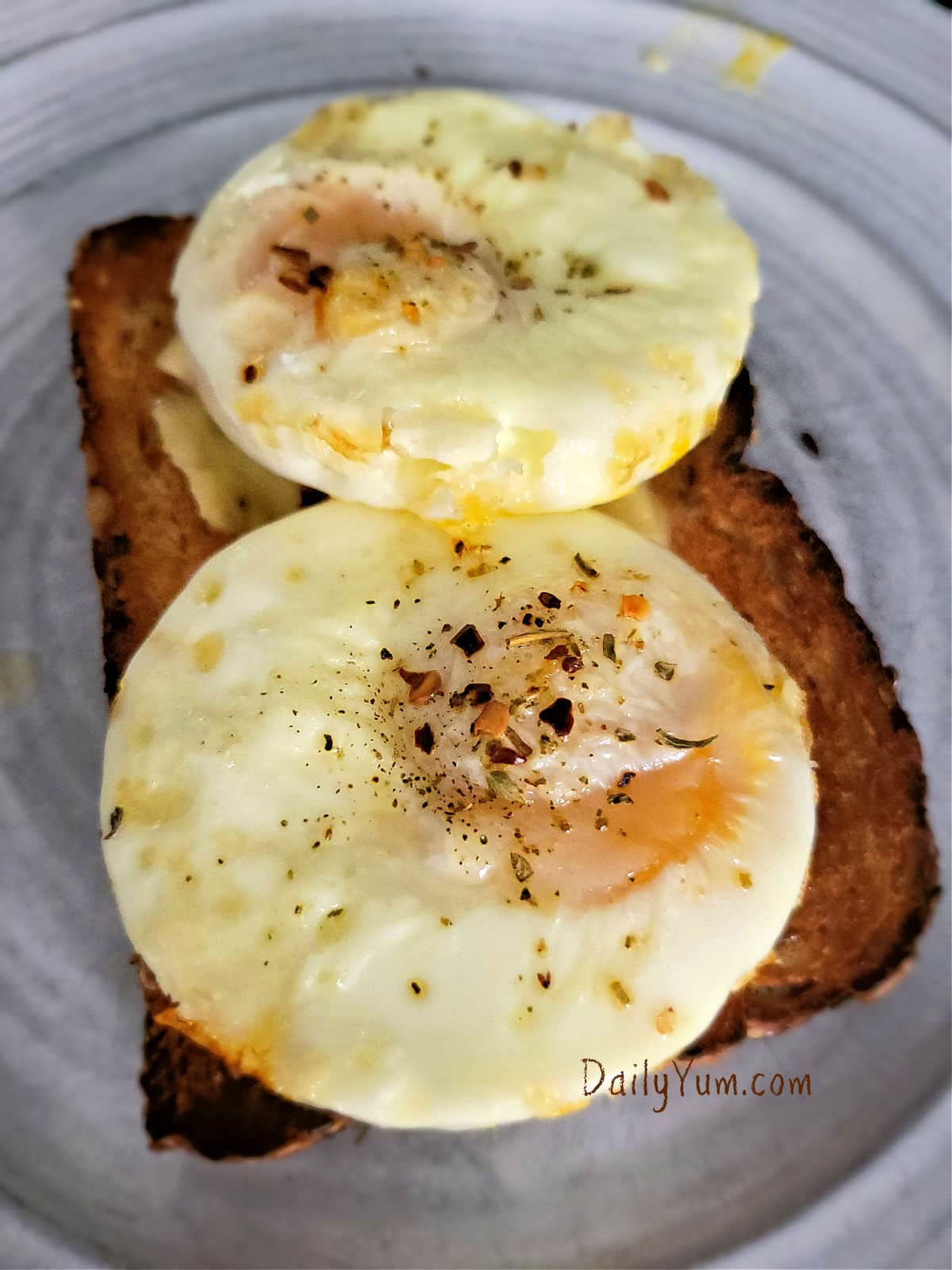 perfectly round fried eggs