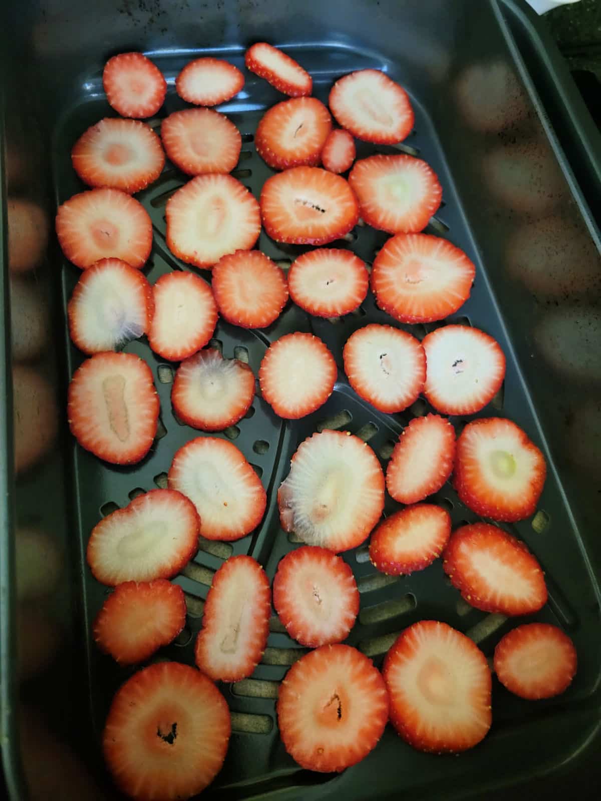 laying strawberry slices in air fryer
