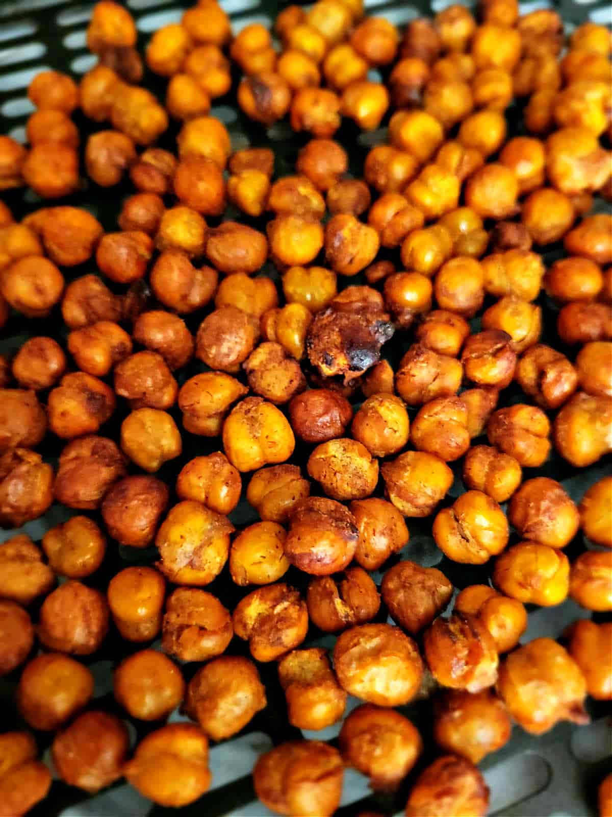 golden roasted air fryer chickpeas
